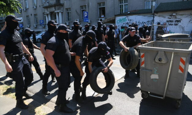 Tagadja a minisztérium, hogy a kórházi ágyhoz bilincselték volna az egyetemistát