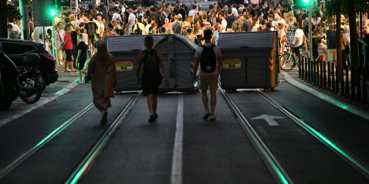 A rendőrség 79 személyt állított elő az éjszaka