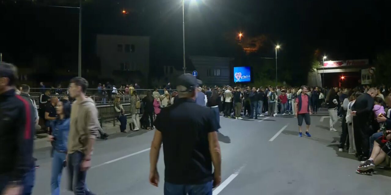 Főútvonalat zárnak le a tüntetők