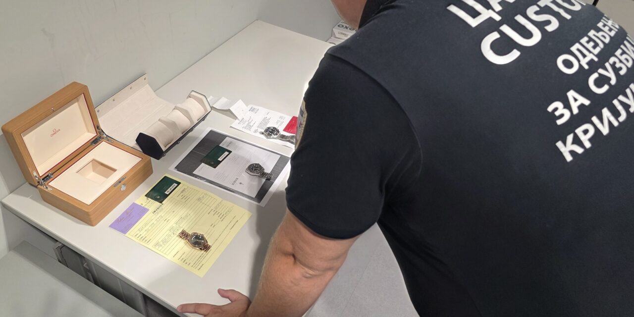 Több mint nyolcvanezer dollárt ér a három lefoglalt karóra (Fotók)