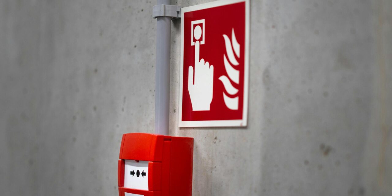 Akkumulátorok tűzvédelmi rendszerekhez – megbízható energiaellátás kritikus helyzetekben