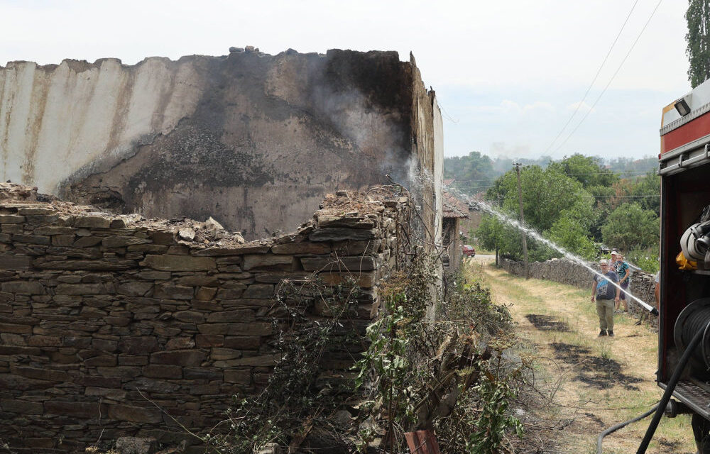 <span class="entry-title-primary">Ha elfogadják az egyetemisták adományát, megvonják tőlük az állami támogatást?</span> <span class="entry-subtitle">Zsarolják a szerbiai tűzkárosultakat</span>