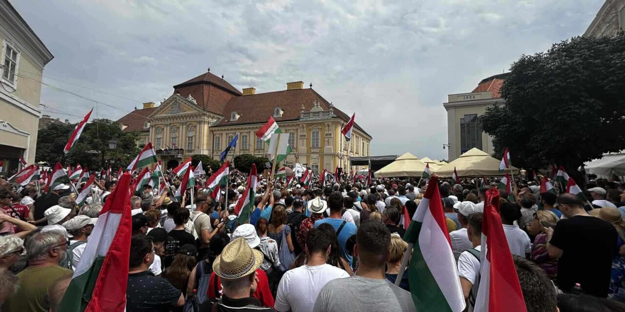 Magyar: „Orbán a Kállay-féle hintapolitikával kábítja a Nyugatot és a Keletet” 