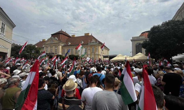 Magyar: „Orbán a Kállay-féle hintapolitikával kábítja a Nyugatot és a Keletet” 