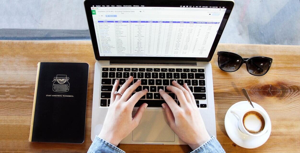 Online tanfolyamok: milyen lehetőségeket kínálnak?