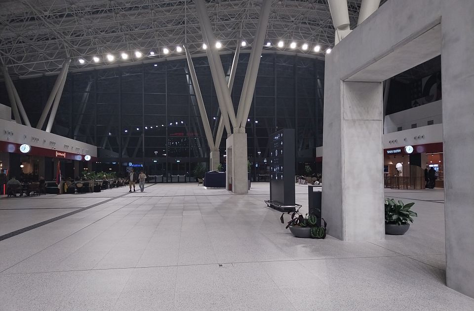 Repedések jelentek meg a vasútállomáson, kispórolták az anyagot az építkezéskor