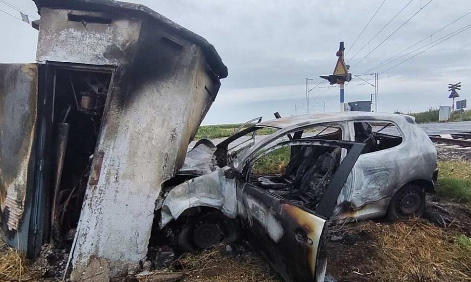 Durva baleset történt a vasúti kereszteződésben (Fotók)