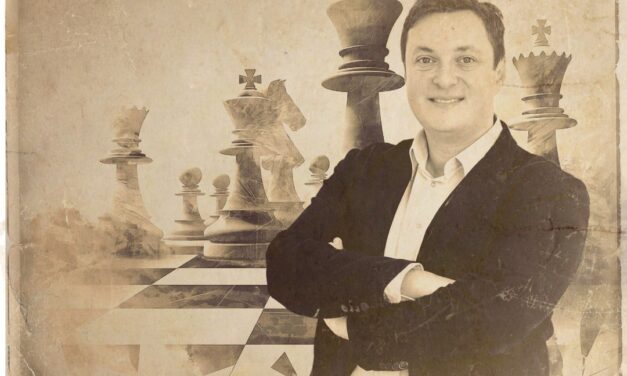 Rózsa Zsombor: Minden mező egy történet, minden báb egy szimbólum