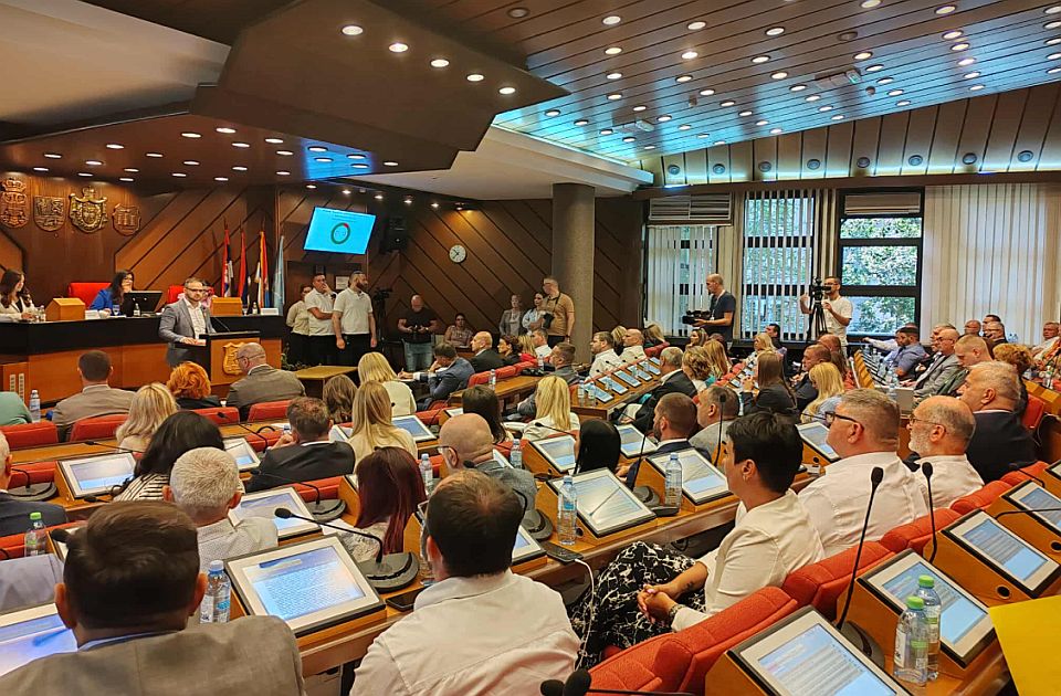 A haladó városvezetés emlékművet állíttat a vasútállomáson történt tragédia áldozatainak