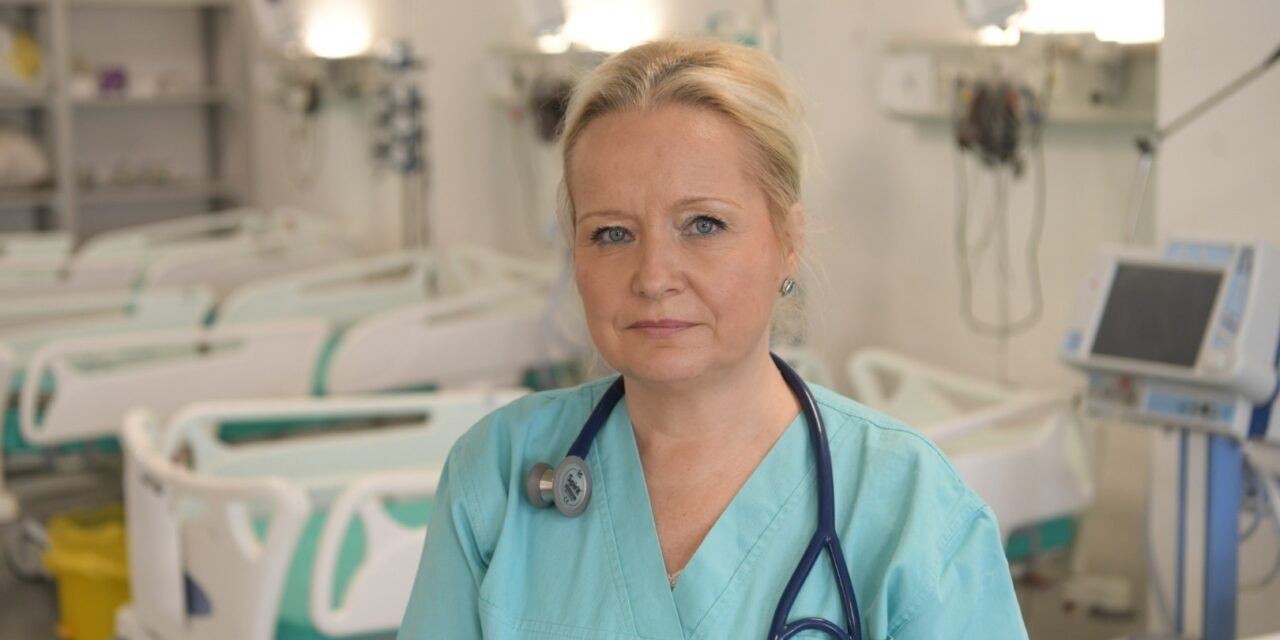 Leváltották klinikai tisztségéből az egyetemistákat támogató professzorasszonyt