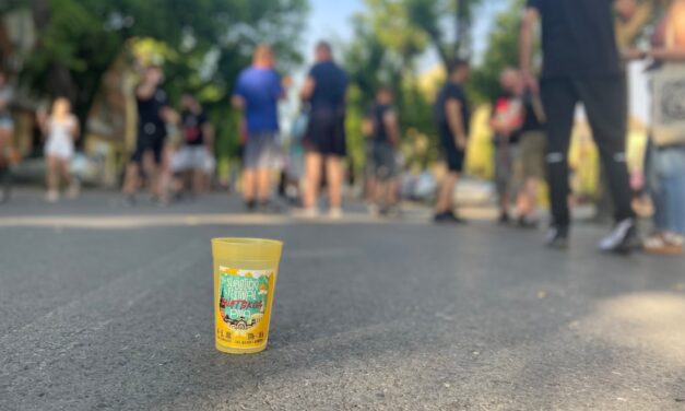 Lezárták az utcát, elkezdődött a szabadkai Csakazértis Sörfesztivál (Fotók)