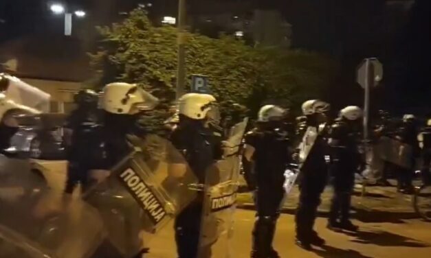 Csendőrök oszlatták fel a tüntetést Újvidéken