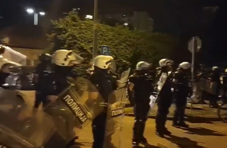 Csendőrök oszlatták fel a tüntetést Újvidéken