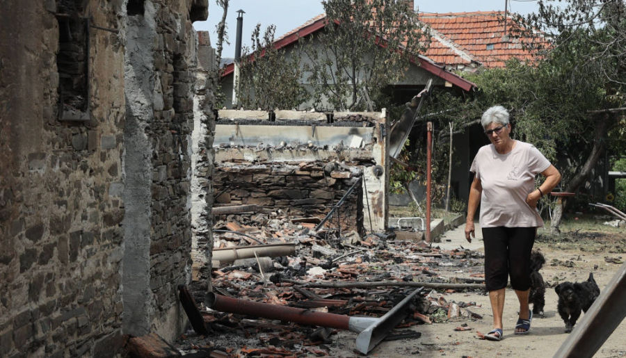 Hetvenöt lakóépület semmisült meg és 1200 hektárnyi terület égett le