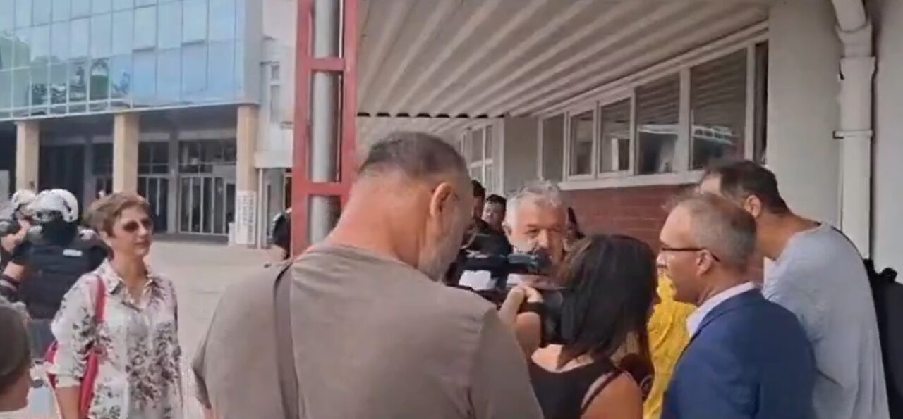 <span class="entry-title-primary">Kifütyülték a tüntető joghallgatók Dudás Attila professzort is</span> <span class="entry-subtitle">Dudás: Egy hallgatónak nem nevezhető férfi megpróbált felbuktatni, erre pedig semmilyen okot nem adtam</span>