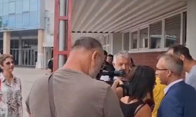 Kifütyülték a tüntető joghallgatók Dudás Attila professzort is