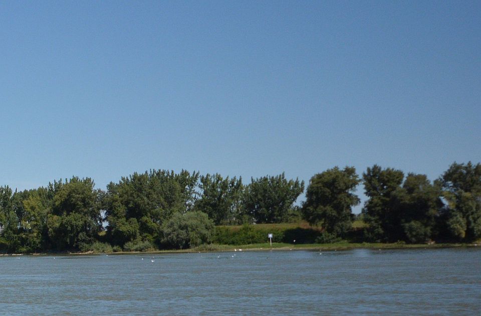 Felborult egy csónak Bácsújlaknál a Dunán, legalább egy ember meghalt, több eltűntet keresnek