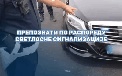 Így ismerhetjük fel az elfogóautót és az azzal közlekedő rendőrt (Videó)