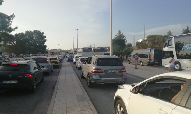 Óriási torlódás a határon Görögország felé