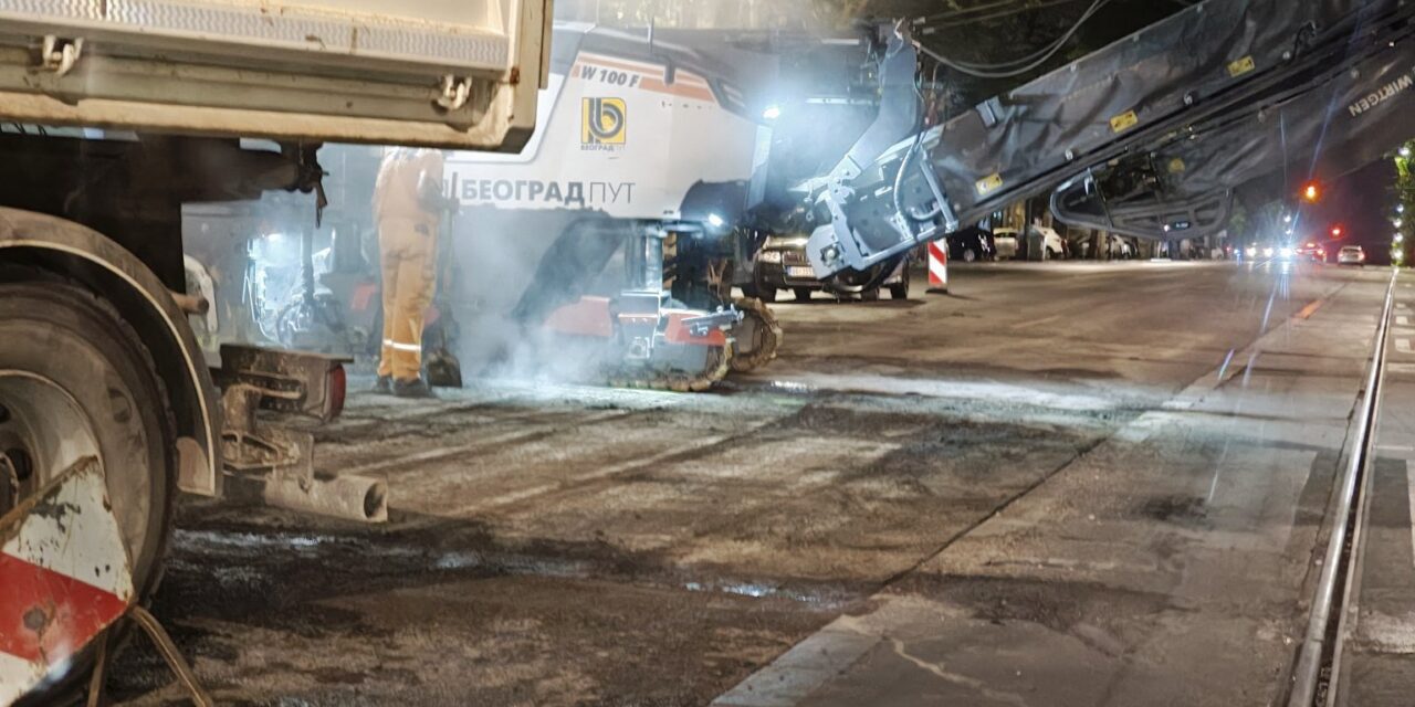 Megszüntették a gyalogátkelőt a Slavija téren, hogy ne sétálgathassanak a tüntetők