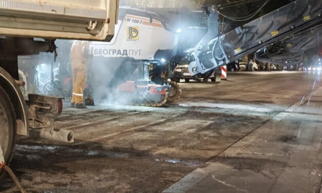 Megszüntették a gyalogátkelőt a Slavija téren, hogy ne sétálgathassanak a tüntetők