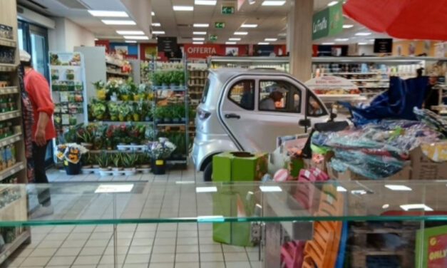 Kisautóval a szupermarketbe