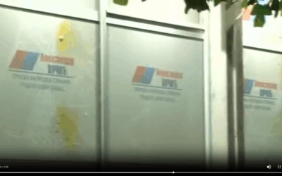 Tojásokkal dobálták meg a haladók szabácsi irodáját (Videó)
