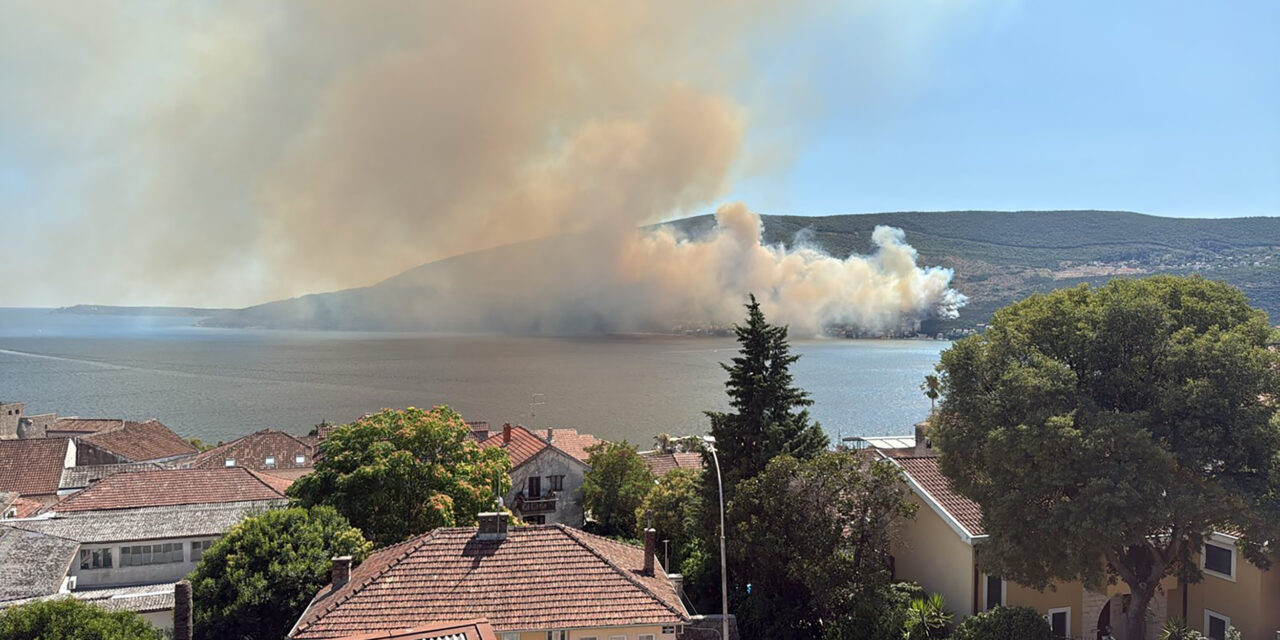 Gyorsan terjed a tűz a tengerparton