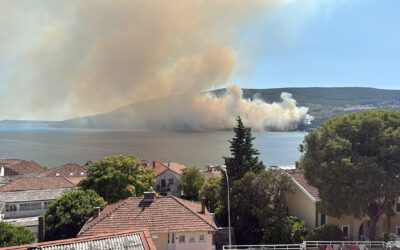 Gyorsan terjed a tűz a tengerparton