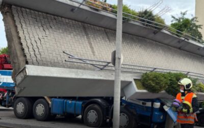 Leomlott egy gyalogoshíd Linzben