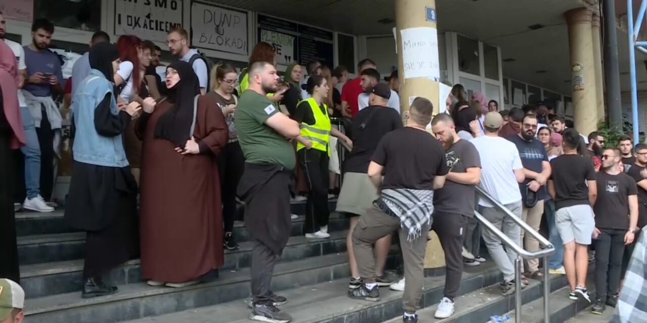 A házelnököt „pumpálással” várják a polgárok