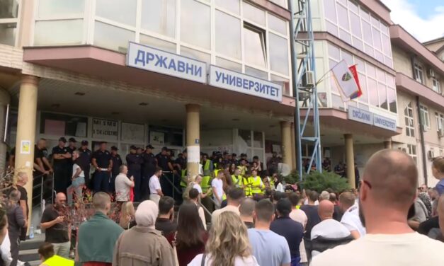 Nem szégyelled magad? – kérdezte a tanár az egykori diákját (videó)