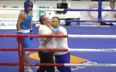 Fojtogatta és ütötte a játékvezetőt a gyerekek szeme láttára (videó)