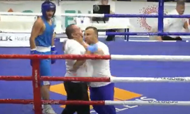 Fojtogatta és ütötte a játékvezetőt a gyerekek szeme láttára (videó)