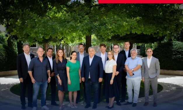 Itt vannak az egyes számú Digitális Polgári Kör tagjai