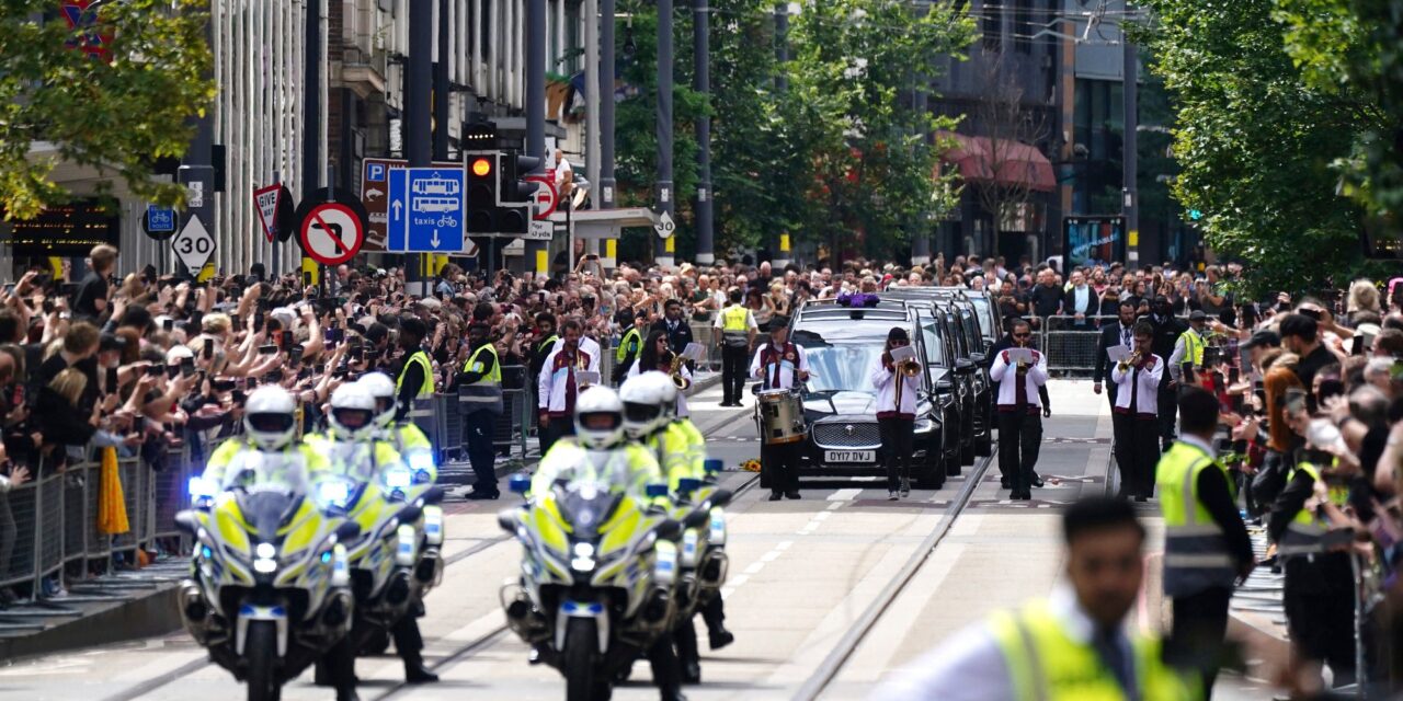 Tízezrek búcsúztatták Ozzy Osbourne-t (Fotó)