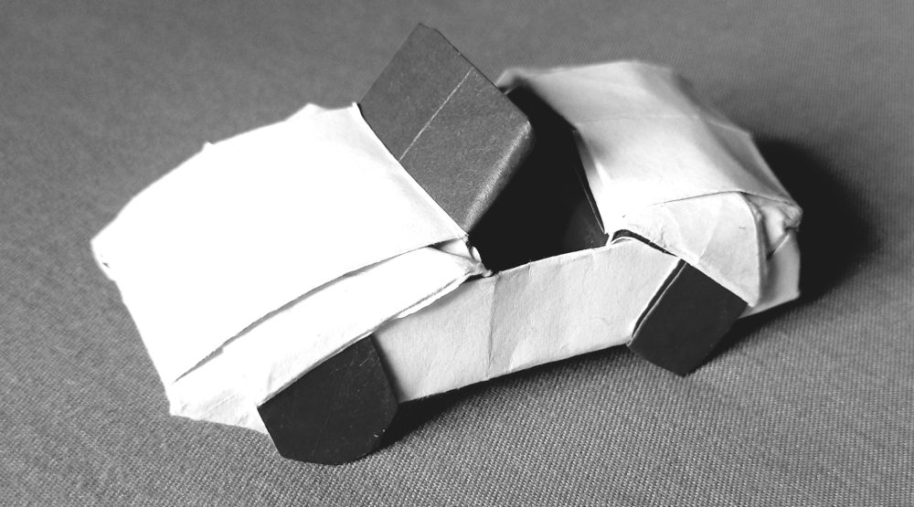 Papírból volt a rendszáma és a rendőrt is elütötte