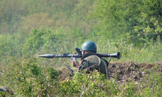 Katonai rakétavetővel támadt egy fővárosi étteremre a 18 éves fiú