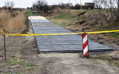 Épp csak a sarat nem rázzák le a drágán megépült sárrázók?