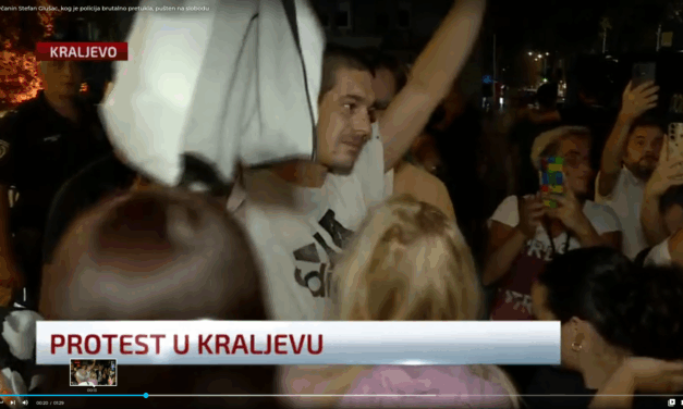 Semmi sem utal arra, hogy a rendőrök által brutálisan megvert fiatal rendőrre támadt volna