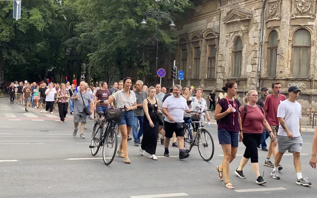Választásokat és az újvidéki tragédia felelőseinek megbüntetését követelik a szabadkaiak (fotók+videó)