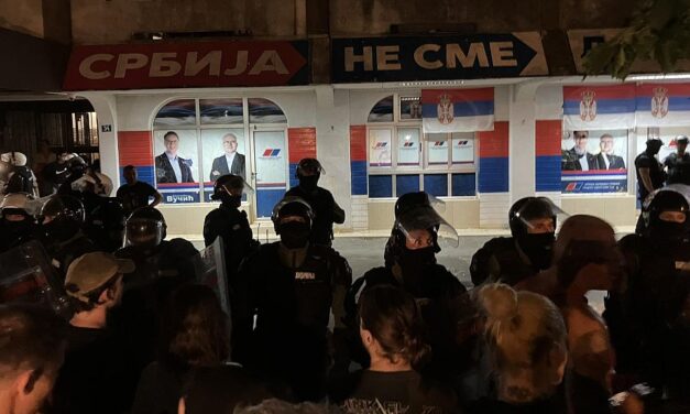 Incidens történt a kraljevói tüntetésen (videóval)