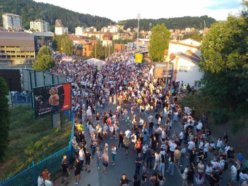 Szabadon engedtek hét bebörtönzött užicei tüntetőt