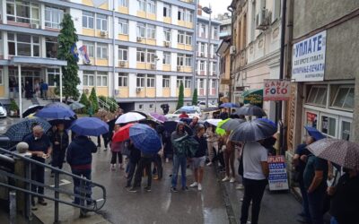 Heten előzetes letartóztatásban maradnak Užicében, tüntetnek a bíróság előtt
