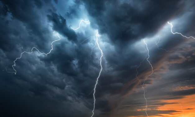 38-ról 22 fokra – Erős hidegfront jön, vihar is lehet csütörtökön