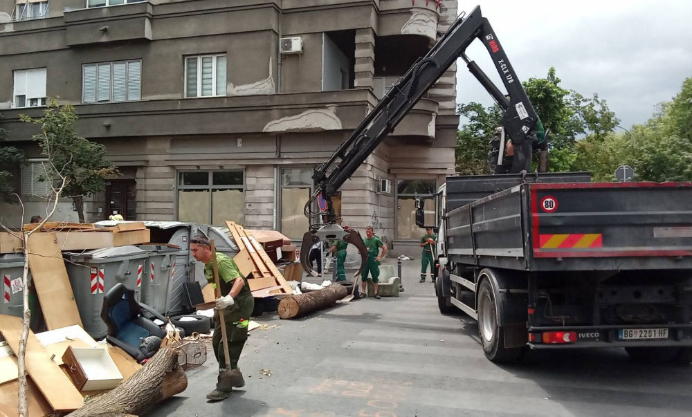 Šešelj csetnikjei helyett a közvállalat számolta fel a zimonyi blokádot