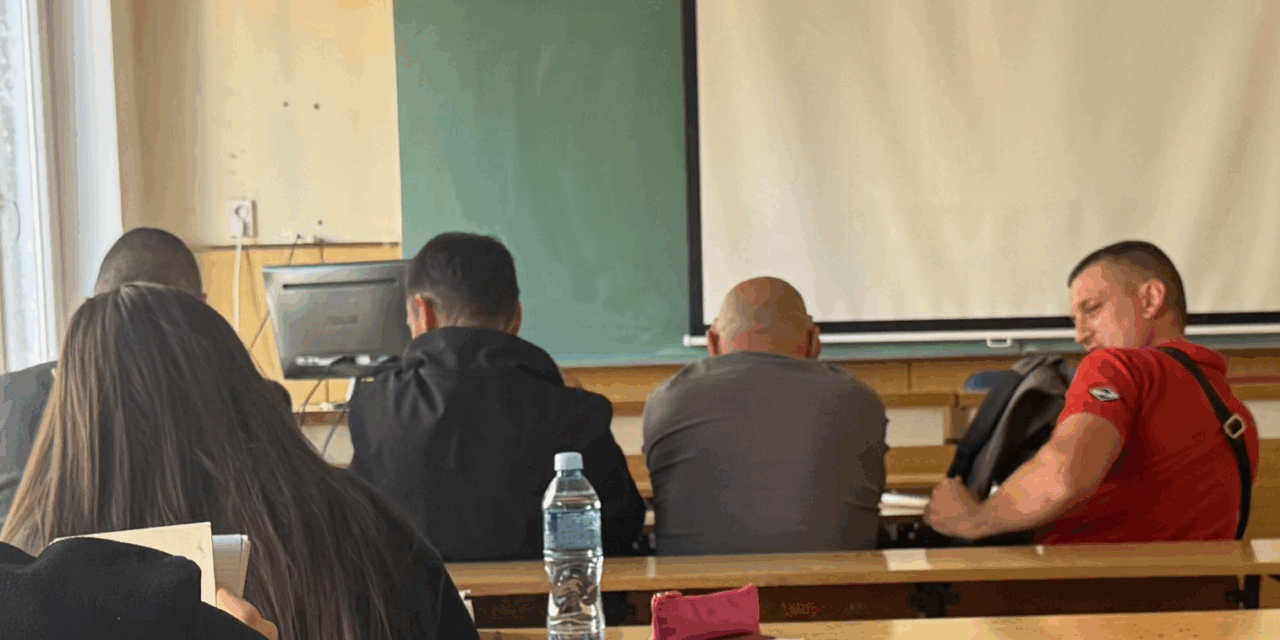 Öt nyomozó felügyelte a blokád kezdete óta első ízben vizsgázó egyetemistát