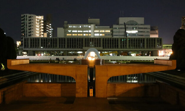 <span class="entry-title-primary">Kialszik-e valaha a láng</span> <span class="entry-subtitle">75 év Hirosimában</span>