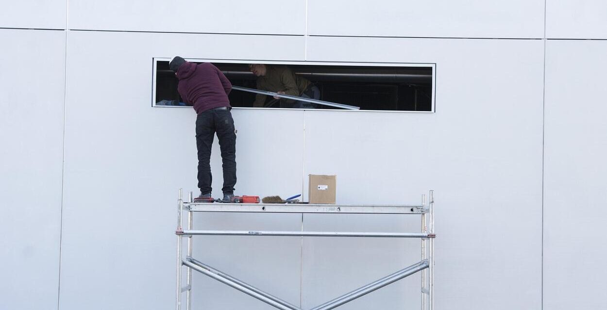 Hogyan válassz hatékonyan munkaállványt magasban végzett munkákhoz?