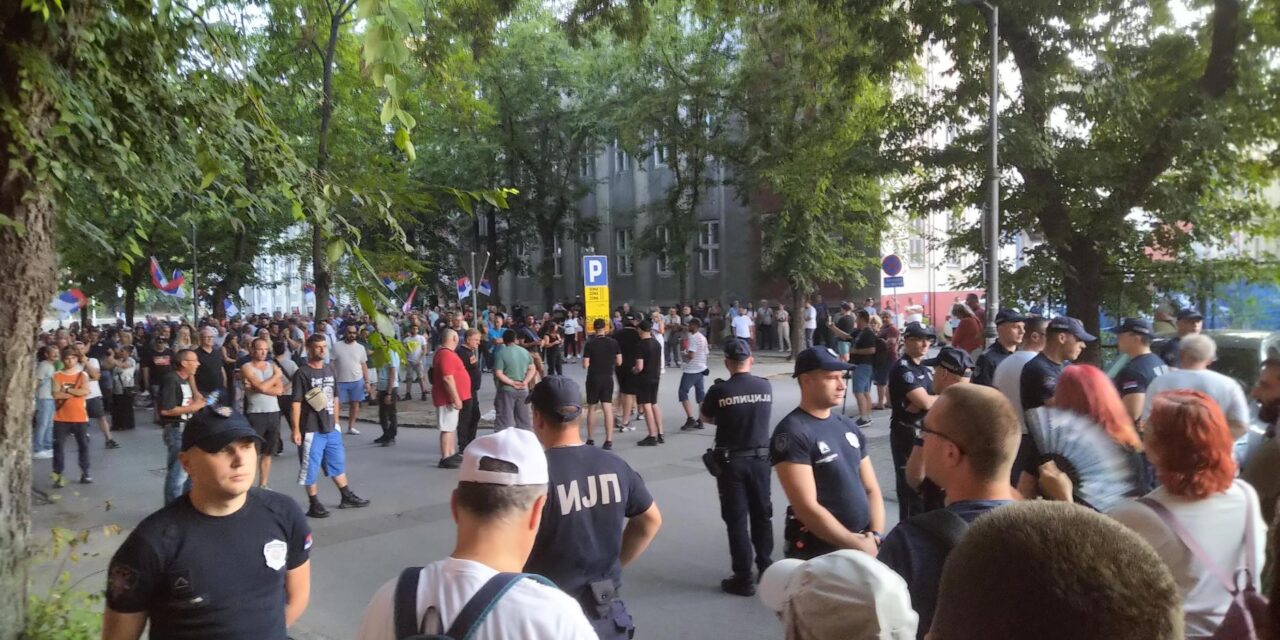 Pattanásig feszült a helyzet Szabadkán (Fotók)